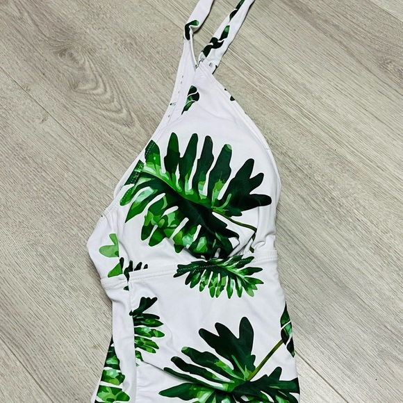 Swim Top Tropical Leaf Print Halter Style - Picture 10 of 11